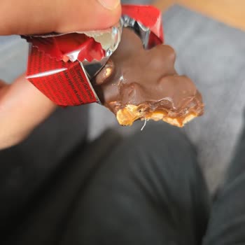 Eti Canga Çikolatasında İpe Benzer Yabancı Nesne