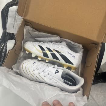 Adidas Sipariş Edilen 41 Numara Krampon Yanlış 29 Numara Olarak Gönderildi