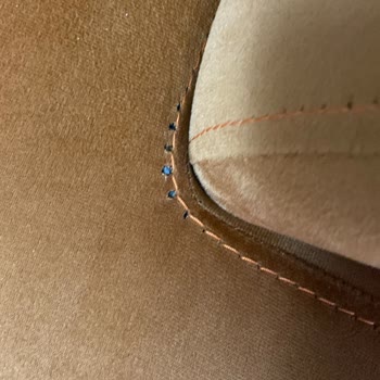 Garanti Süresindeki Çöken Koltuk Ve Sökülen Döşeme, İlgisiz Satış Sonrası Destek