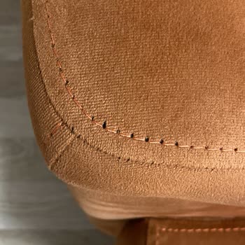 Garanti Süresindeki Çöken Koltuk Ve Sökülen Döşeme, İlgisiz Satış Sonrası Destek