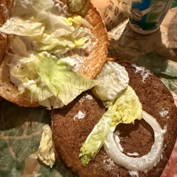 Acıbadem Şubesinde Peynirli Burger Notları Göz Ardı Ediliyor Ve Paketleme Düzensiz