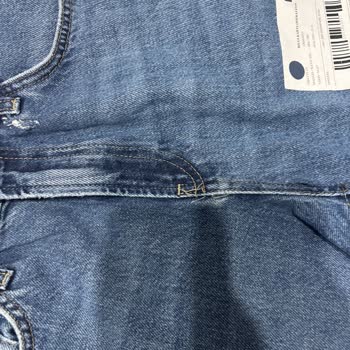 Mavi Pantolon Yırtıldı Ve Renk Atması, Yıkama Talimatlarına Uyumlu Olmasına Rağmen