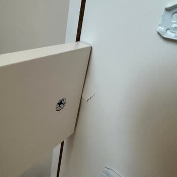 Üçüncü Kata Ücretli Teslimat, Ayıplı Şifonyer Ve İade Reddine Karşı Şikayet