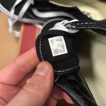 Aynı Siparişte Farklı Seri Numaralı Ve Renk Tonlu Ayakkabılar Gönderildi