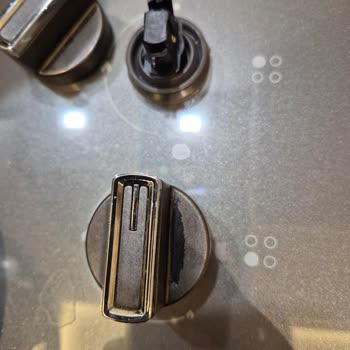 Arçelik Ocakta Renk Solması Ve Düğme Çatlaması Ücretsiz Parça Değişimi Talebi