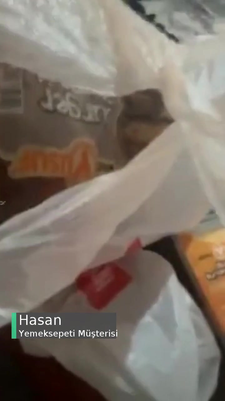 Yemeksepeti Hijyenik Olmayan Hamburger Ekmeği İstemediğim Sucuk Göndermişler! videonun kapak resmi