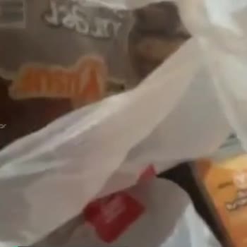 Yemeksepeti Hijyenik Olmayan Hamburger Ekmeği İstemediğim Sucuk Göndermişler!