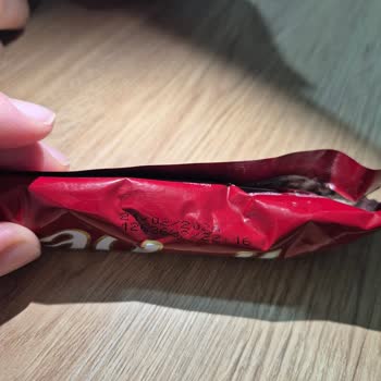 Van İpekyolu Şok'ta Satılan Tadelle Çikolatası Bozulmuş Ve Sağlık Riski Oluşturuyor