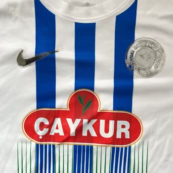 Atmaca Spor Mağazası İki Adet Arma Kendiliğinden Sökülüp Düştü