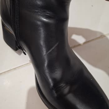 FLO Botları Yalnızca Kısa Mesafelerde Kullanmama Rağmen Soyulmalar Ve Yer Yer Çizilmeler Fark Ettim