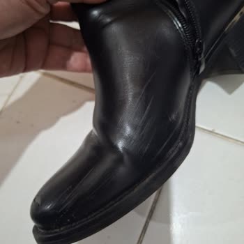 FLO Botları Yalnızca Kısa Mesafelerde Kullanmama Rağmen Soyulmalar Ve Yer Yer Çizilmeler Fark Ettim