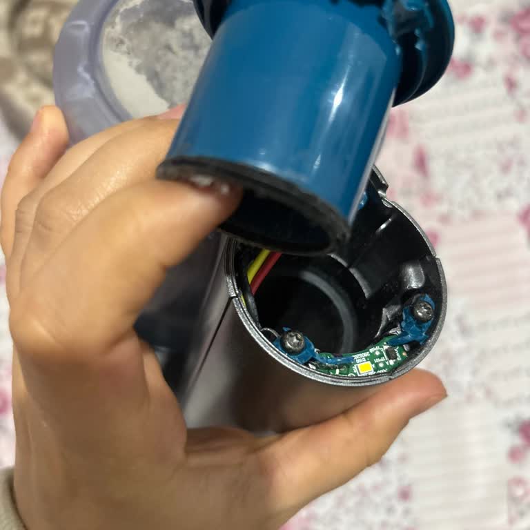 Philips Kablosuz Süpürgenin İnce Parçası 6 Ayda Kırıldı Ve Dayanıksız Malzeme Şikayeti