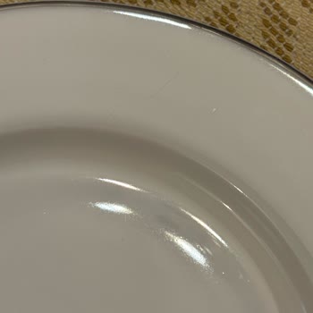 Karaca Züccaciye Pek Çok Parçada Çatlaklar, Çizikler Ve Lekeler Olması