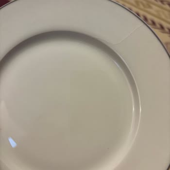 Karaca Züccaciye Pek Çok Parçada Çatlaklar, Çizikler Ve Lekeler Olması