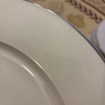 Karaca Züccaciye Pek Çok Parçada Çatlaklar, Çizikler Ve Lekeler Olması