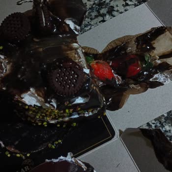 Acarlar Fırın Kafe'den Gelen Pastanın Yarısı Eksik, İade Ve Değişim Reddedildi