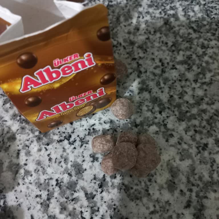 Son Kullanma Tarihi Geçmemiş Bozuk Ülker Albeni Ürününe Cevap Bekleniyor