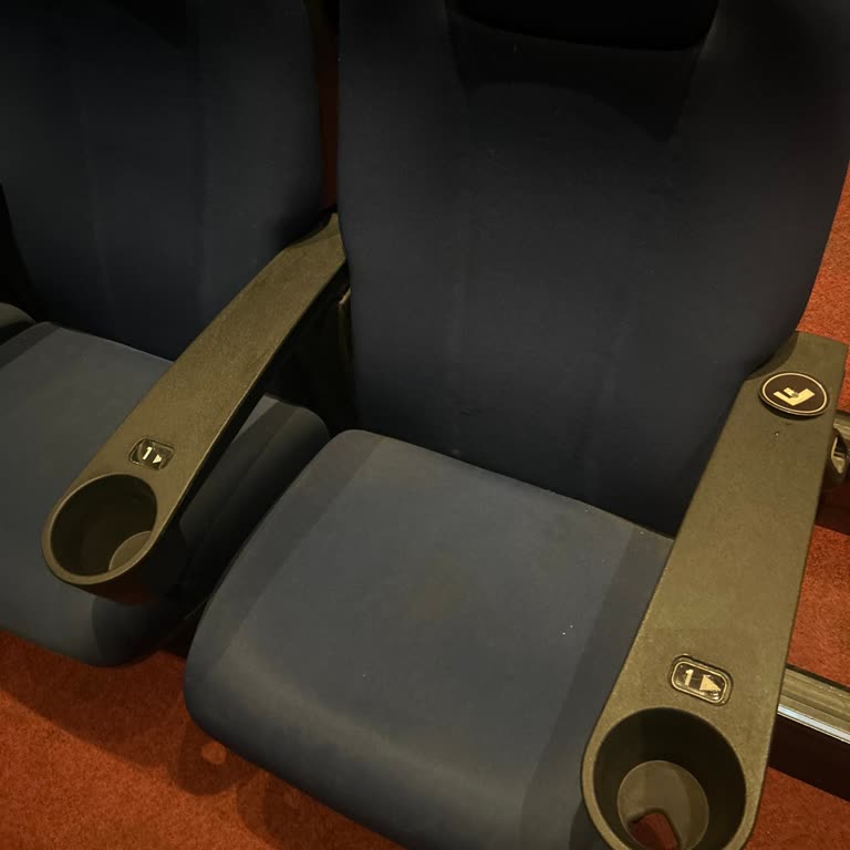 Rahatsız Koltuklar Ve Çift Koltuk Eksikliği Sinema Keyfini Zedeliyor