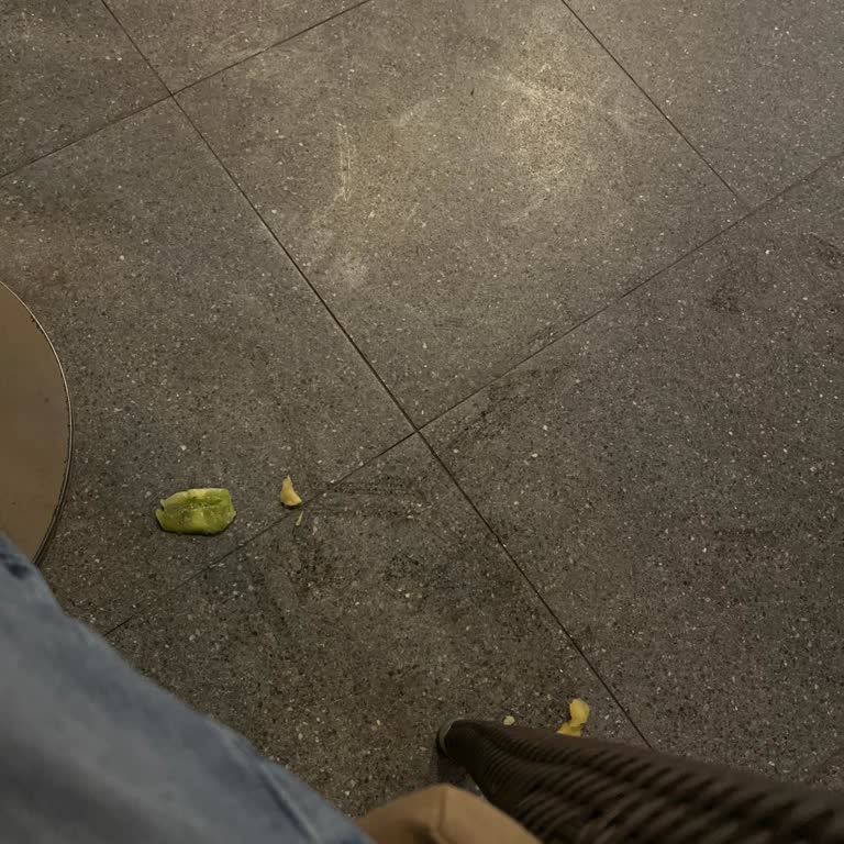 Bursa Podyum Park Şubesinde Gün Boyu Temizlik Eksikliği Ve Hijyen Sorunu