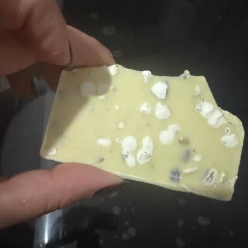 Ülker Antep Fıstıklı Beyaz Çikolata’da Beyaz Lekeler Ve Kötü Koku Nedeniyle Para İadesi Talebi