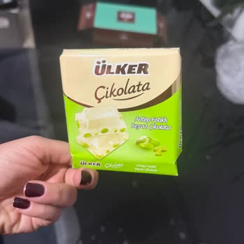 Ülker Antep Fıstıklı Beyaz Çikolata’da Beyaz Lekeler Ve Kötü Koku Nedeniyle Para İadesi Talebi