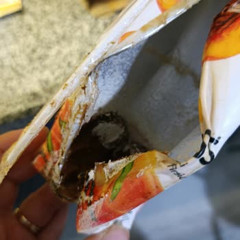 Jucy Şeftali Aromalı Meyve Suyunda Bozulmuş Şişeler Ve İade Talebi