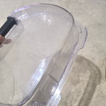 Garanti Kapsamındaki Kurutma Makinesinin Su Haznesi Kapağı Kırıldı Ve Parça Değişimi Talep Ediliyor