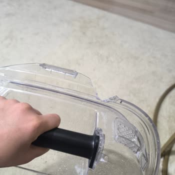 Garanti Kapsamındaki Kurutma Makinesinin Su Haznesi Kapağı Kırıldı Ve Parça Değişimi Talep Ediliyor