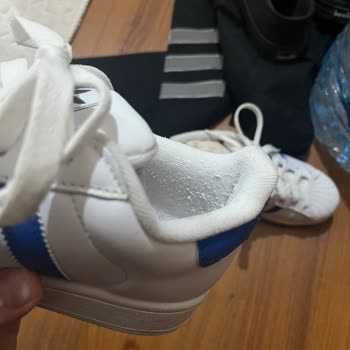 Sadece Üç Kez Kullanılan Adidas Superstar’da Topuk Pamuklanması Ve Yırtılma Riski