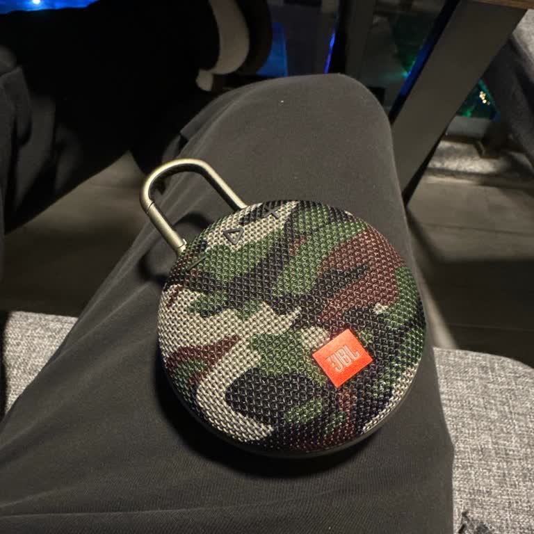 JBL Clip 3 Hoparlör Yüksek Sesle Çalıştırıldığında Kendiliğinden Kapanıyor