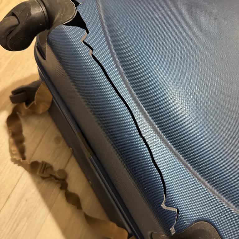 Kırık Valiz İçin Yeni Çanta Almak Zorunda Kaldım