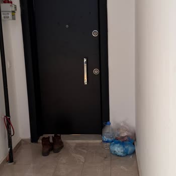 Gürsu Profesyonel Site Yönetimi Çöp Atma Saatleri Dışında Kapı Önlerine Çöp Bırakılması