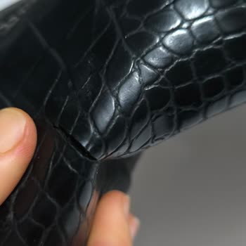 Elle Ayakkabı Çizmesi Sürekli Patlayıp Ayakları Kapkara Bırakıyor