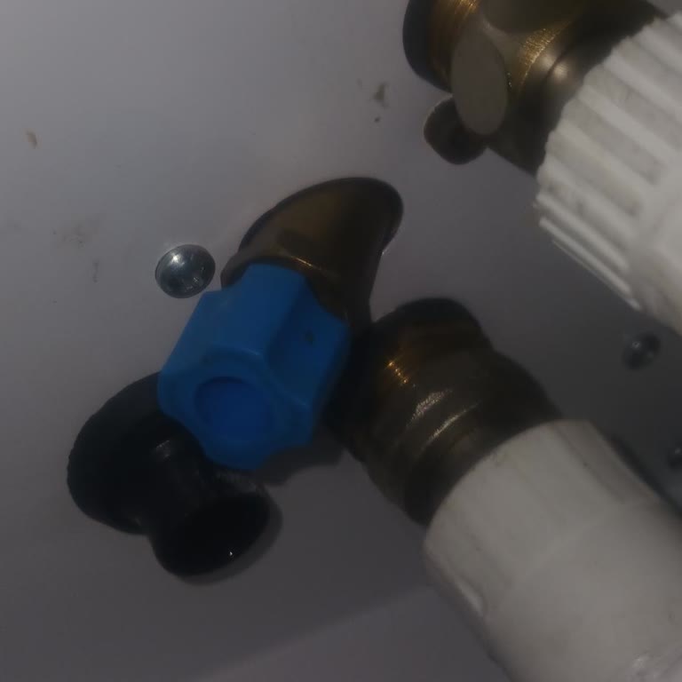 Ventil Arızası Nedeniyle Su Kaçırıyor, Yetkili Servis Cevapsız Kaldı