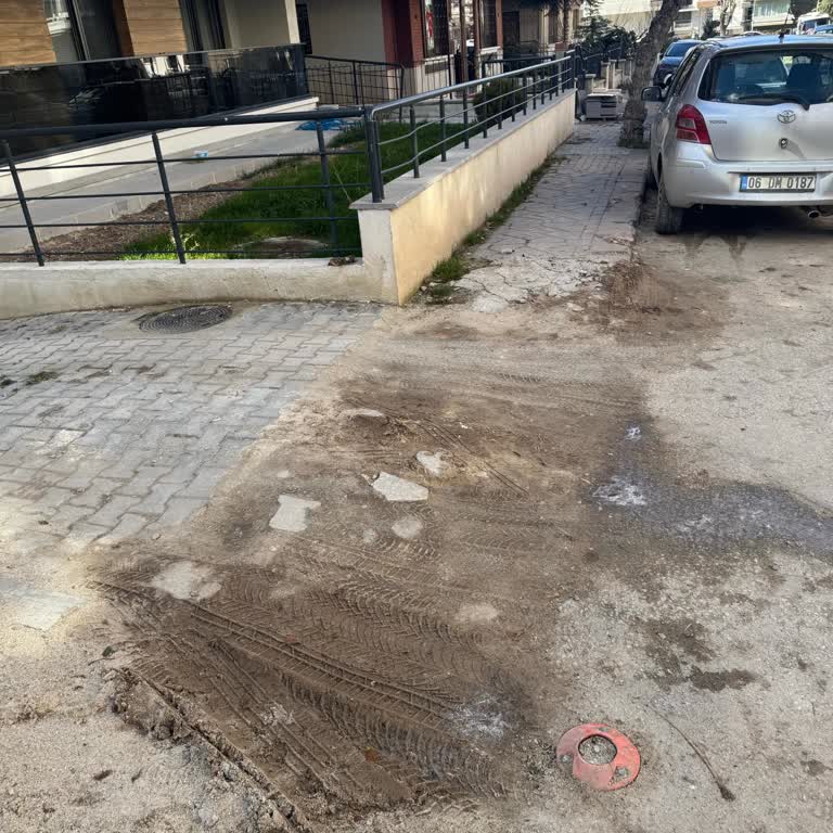 1,5 Yıllık Kaldırım Eksikliği Ve Cevapsız Başvuru Yaya Haklarını Zorlaştırıyor