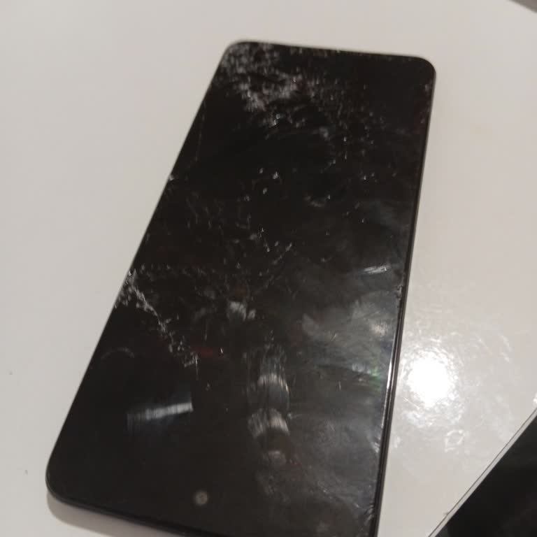 Kırılan Kaskolu Oppo A60 Telefon Ve Vodafone Müşteri Hizmetleri İletişimsizliği