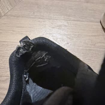 Kısa Sürede Yırtılan Skechers Ayakkabımın Garanti Reddi