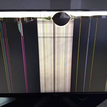 Kırık Monitör İçin Uzun Süren Analiz Sürecine Hızlı Çözüm Ve Ücret İadesi Talebi