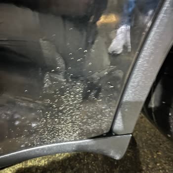 Tesla Model Y con problemas de pintura, solicito reparación