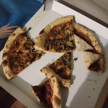 Yemeksepeti 45 Dakikada Soğuk Ve Kırık Pizza Geldi Şikayetime Cevap Gelmedi!