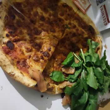 Yemeksepeti 45 Dakikada Soğuk Ve Kırık Pizza Geldi Şikayetime Cevap Gelmedi!
