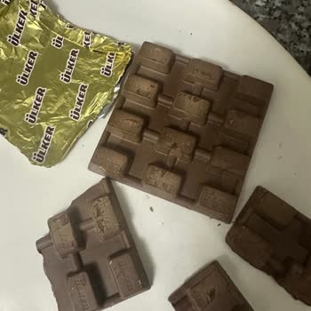 Bozuk Ülker Çikolatası İçin Değişim Ve Açıklama Talebi