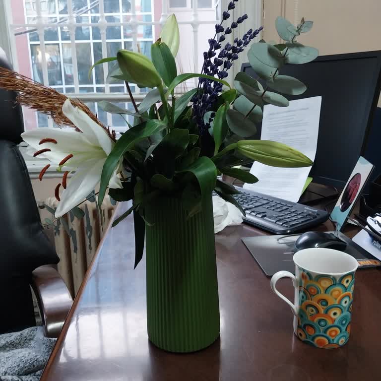 Çiçek Sepeti Alaycı Çiçek Aranjmanı Tek Çiçek ve Yabani Otlarla Kişilik Hakları İhlal Edildi