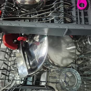 Siemens IQ300 Bulaşık Makinesinde Kirli Tabaklar Ve Servis Ücreti