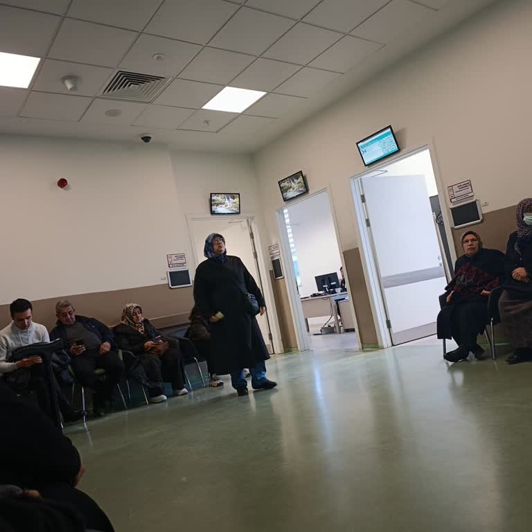 Poliklinik Doktorlarının Sürekli Gecikmesi Hastaları Yıpratıyor