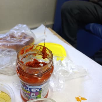 Penguen Gıda Lutenitsa Kavanozundan Çuval İpi Çıktı