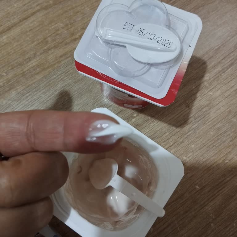 Dost Çilekli Yoğurtta Plastik Parça Çıktı, Çocuk Neredeyse Boğulacaktı