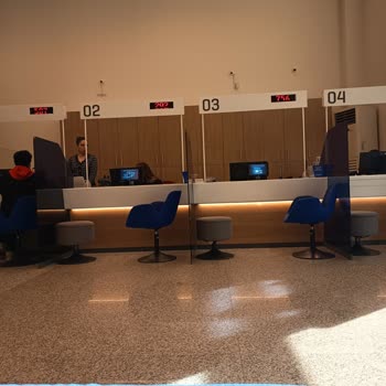 Yapı Kredi Batıkent Şubesinde 2 Numaralı Gişede Yavaş Ve Kaba Hizmet