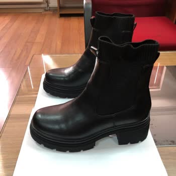 FLO Botu Ayağını Sıkıyor Ve Aşırı Ağır Olmasıyla Rahatsızlık Veriyor