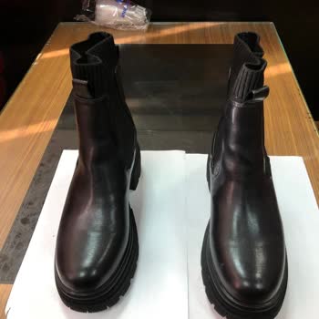 FLO Botu Ayağını Sıkıyor Ve Aşırı Ağır Olmasıyla Rahatsızlık Veriyor